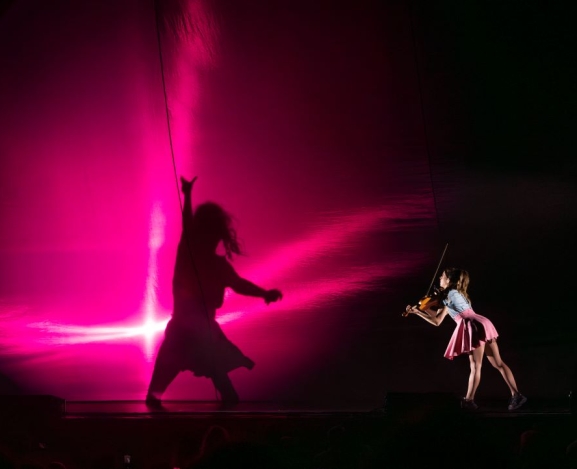 Lindsey Stirling, Walk Off the Earth deliver good vibes to Milwaukee